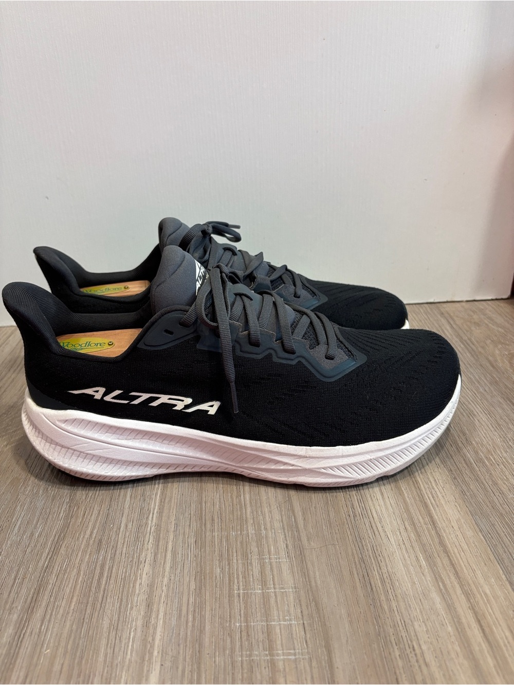 Altra Experience Flow 2 Mens Size 10.5 Black White Road Running Shoes Sneakers